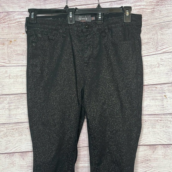 Torrid Premium Sky High Black Sparkle Shimmer Skinny Crop Jeggings Size 16 Short - Picture 6 of 13